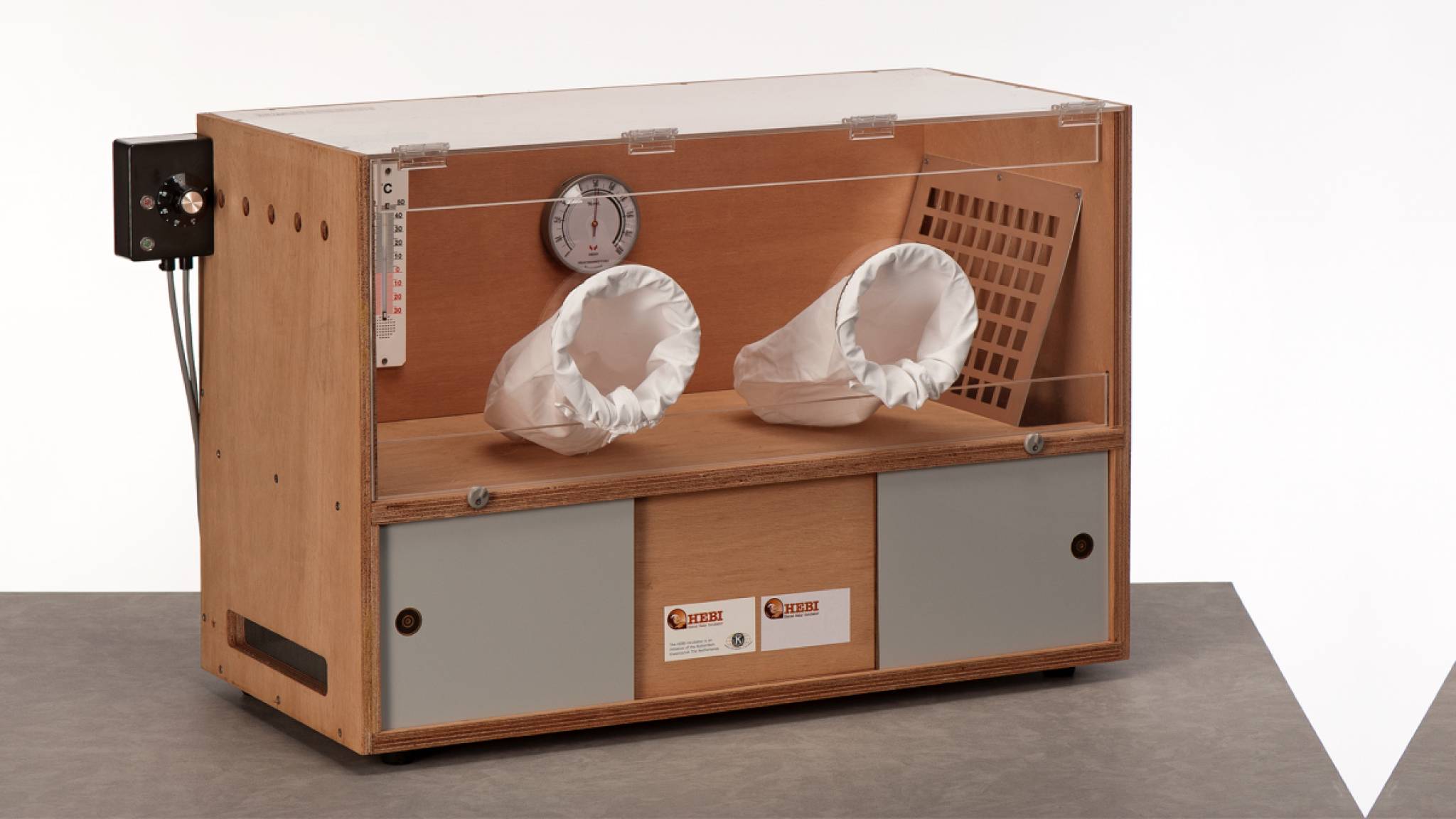Cheap and sustainable incubators